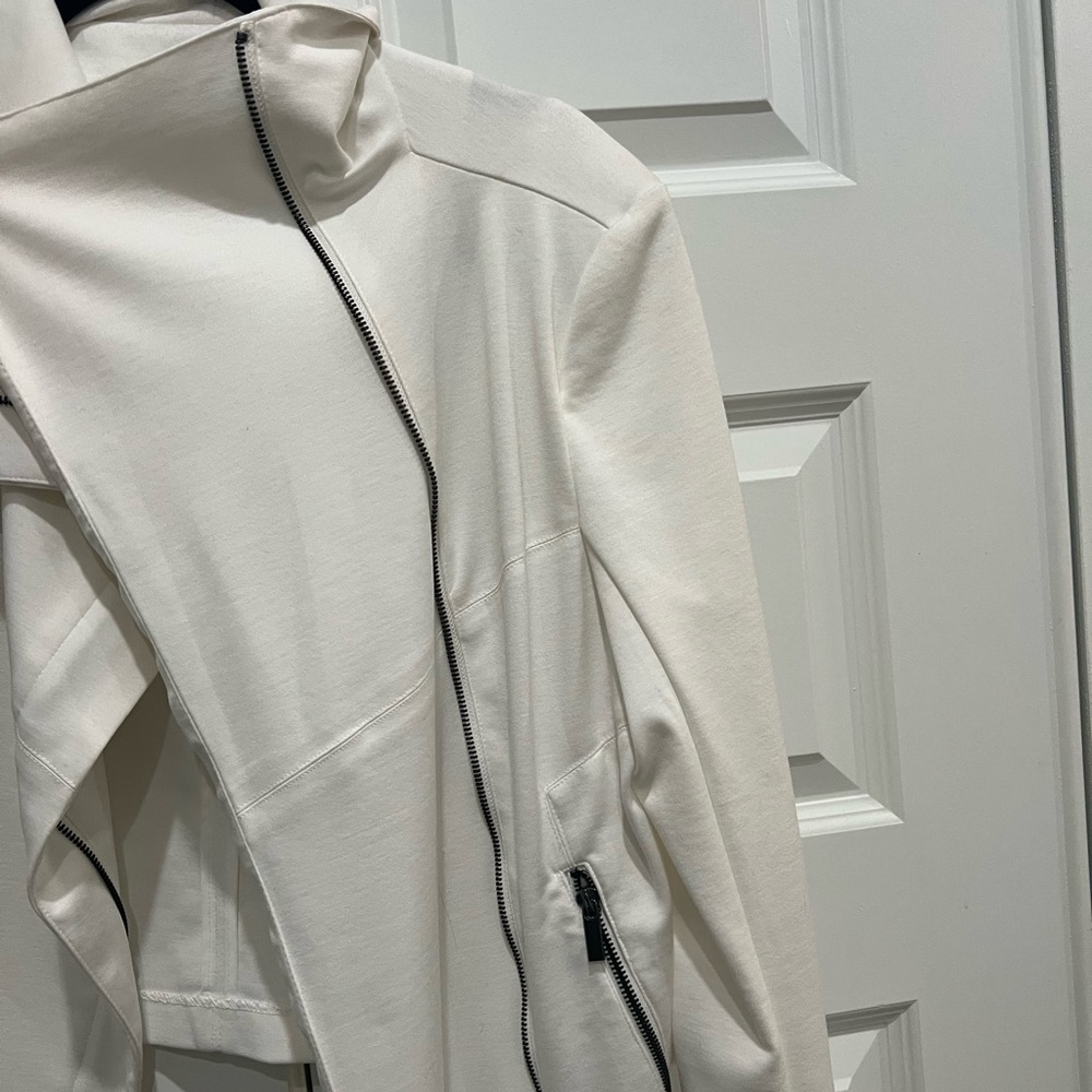 White lightweight jacket - Picture 3 of 4